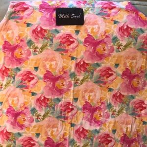 Milk Snob Car seat/nursing cover floral print